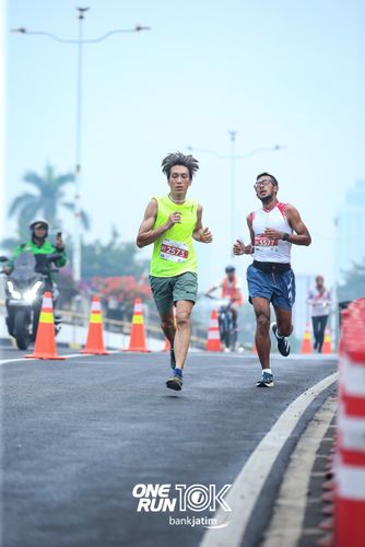 Race photo from ONE RUN 10 K