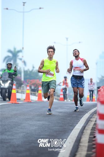 Race photo from ONE RUN 10 K