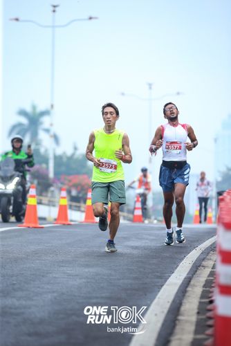 Race photo from ONE RUN 10 K