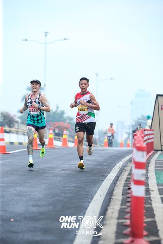 Race photo from ONE RUN 10 K