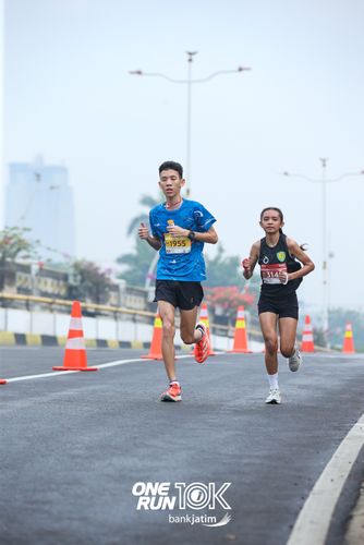 Race photo from ONE RUN 10 K