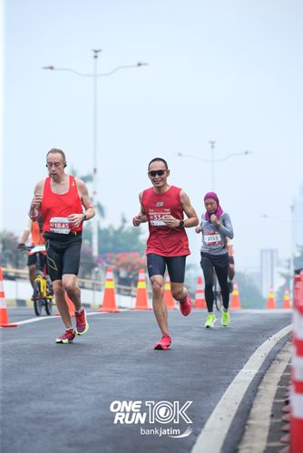 Race photo from ONE RUN 10 K