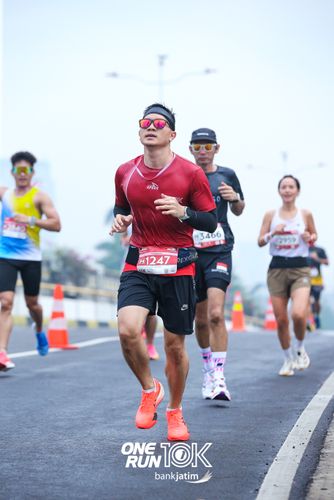 Race photo from ONE RUN 10 K