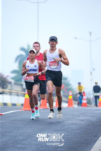 Race photo from ONE RUN 10 K
