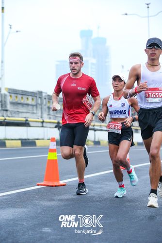 Race photo from ONE RUN 10 K
