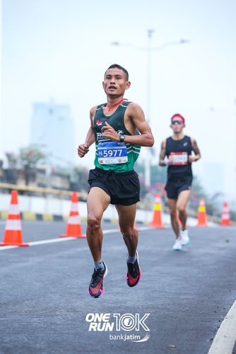 Race photo from ONE RUN 10 K
