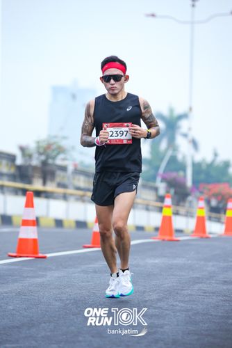 Race photo from ONE RUN 10 K