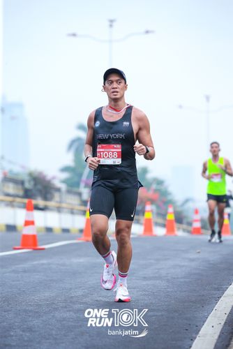 Race photo from ONE RUN 10 K
