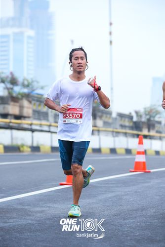 Race photo from ONE RUN 10 K
