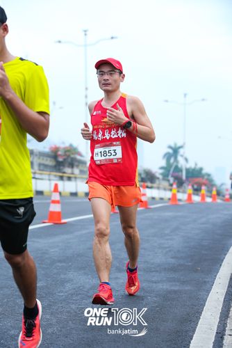 Race photo from ONE RUN 10 K