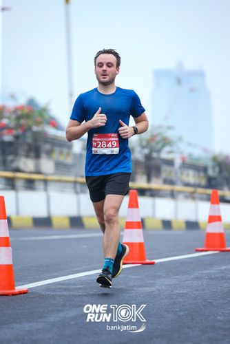Race photo from ONE RUN 10 K