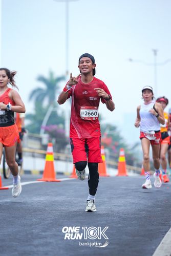 Race photo from ONE RUN 10 K