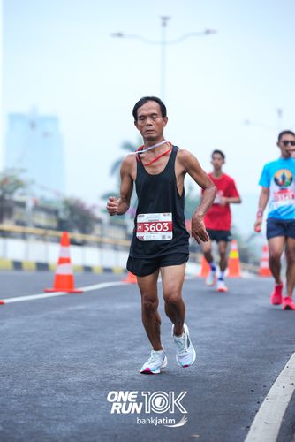 Race photo from ONE RUN 10 K