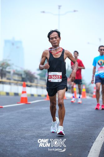 Race photo from ONE RUN 10 K