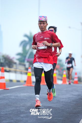 Race photo from ONE RUN 10 K