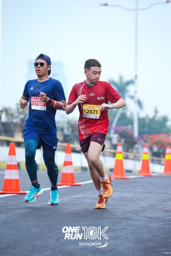 Race photo from ONE RUN 10 K
