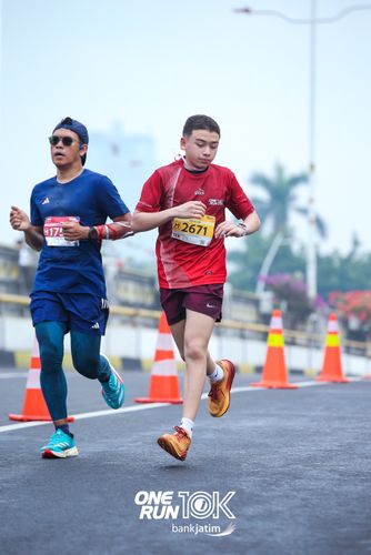Race photo from ONE RUN 10 K