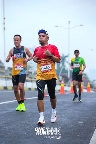 Race photo from ONE RUN 10 K