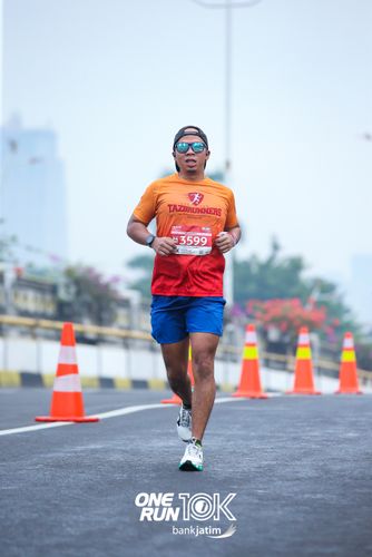 Race photo from ONE RUN 10 K