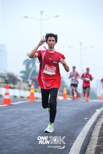 Race photo from ONE RUN 10 K