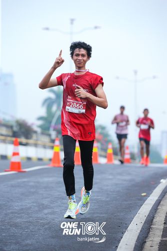 Race photo from ONE RUN 10 K