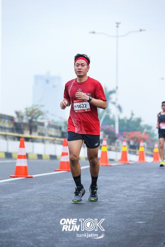 Race photo from ONE RUN 10 K