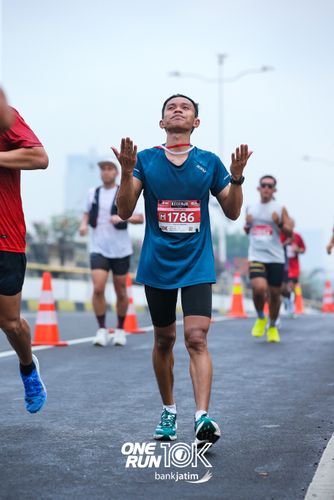 Race photo from ONE RUN 10 K