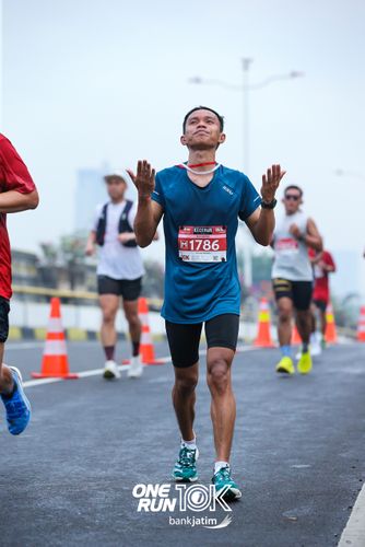 Race photo from ONE RUN 10 K