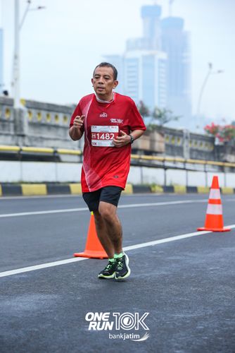 Race photo from ONE RUN 10 K