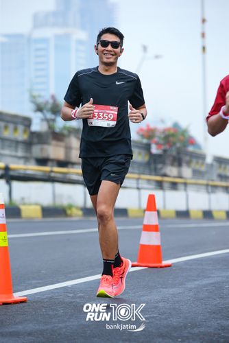 Race photo from ONE RUN 10 K