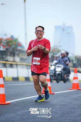 Race photo from ONE RUN 10 K