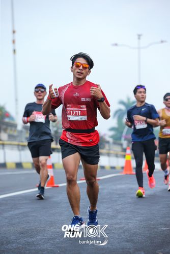 Race photo from ONE RUN 10 K