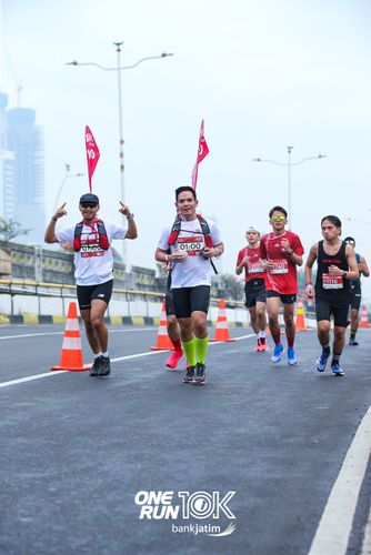 Race photo from ONE RUN 10 K