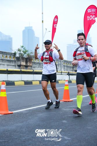 Race photo from ONE RUN 10 K