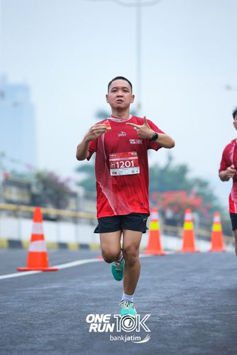 Race photo from ONE RUN 10 K