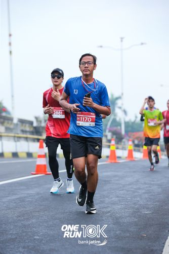 Race photo from ONE RUN 10 K