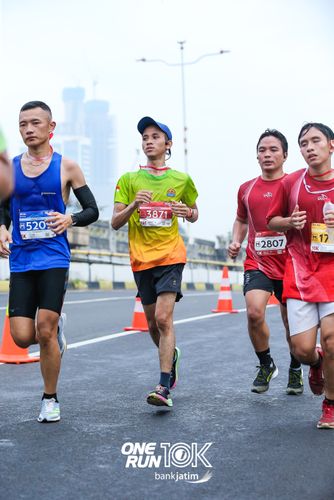 Race photo from ONE RUN 10 K