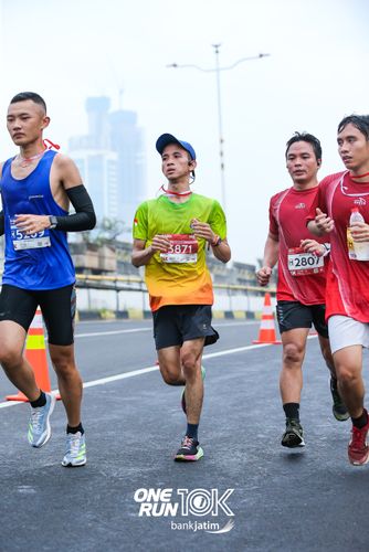 Race photo from ONE RUN 10 K