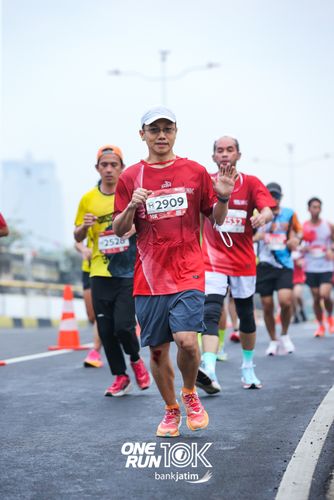 Race photo from ONE RUN 10 K
