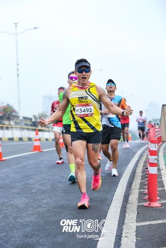 Race photo from ONE RUN 10 K