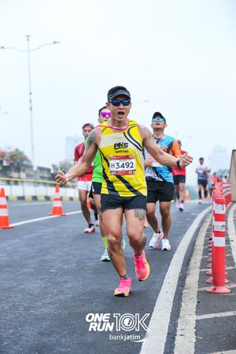 Race photo from ONE RUN 10 K