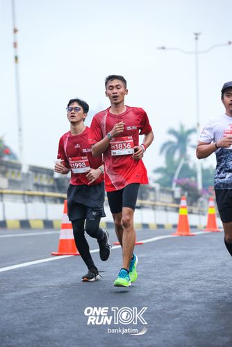 Race photo from ONE RUN 10 K
