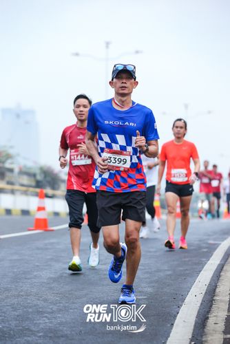 Race photo from ONE RUN 10 K