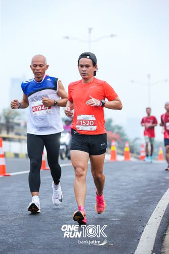 Race photo from ONE RUN 10 K
