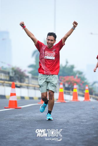 Race photo from ONE RUN 10 K