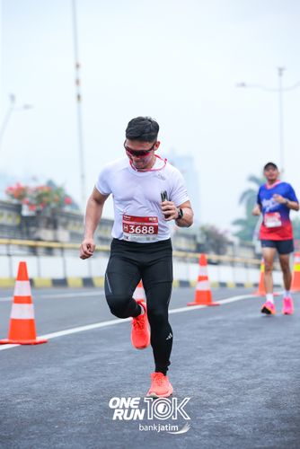 Race photo from ONE RUN 10 K