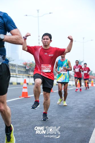 Race photo from ONE RUN 10 K