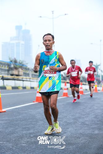 Race photo from ONE RUN 10 K