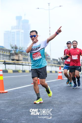 Race photo from ONE RUN 10 K