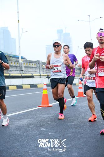 Race photo from ONE RUN 10 K